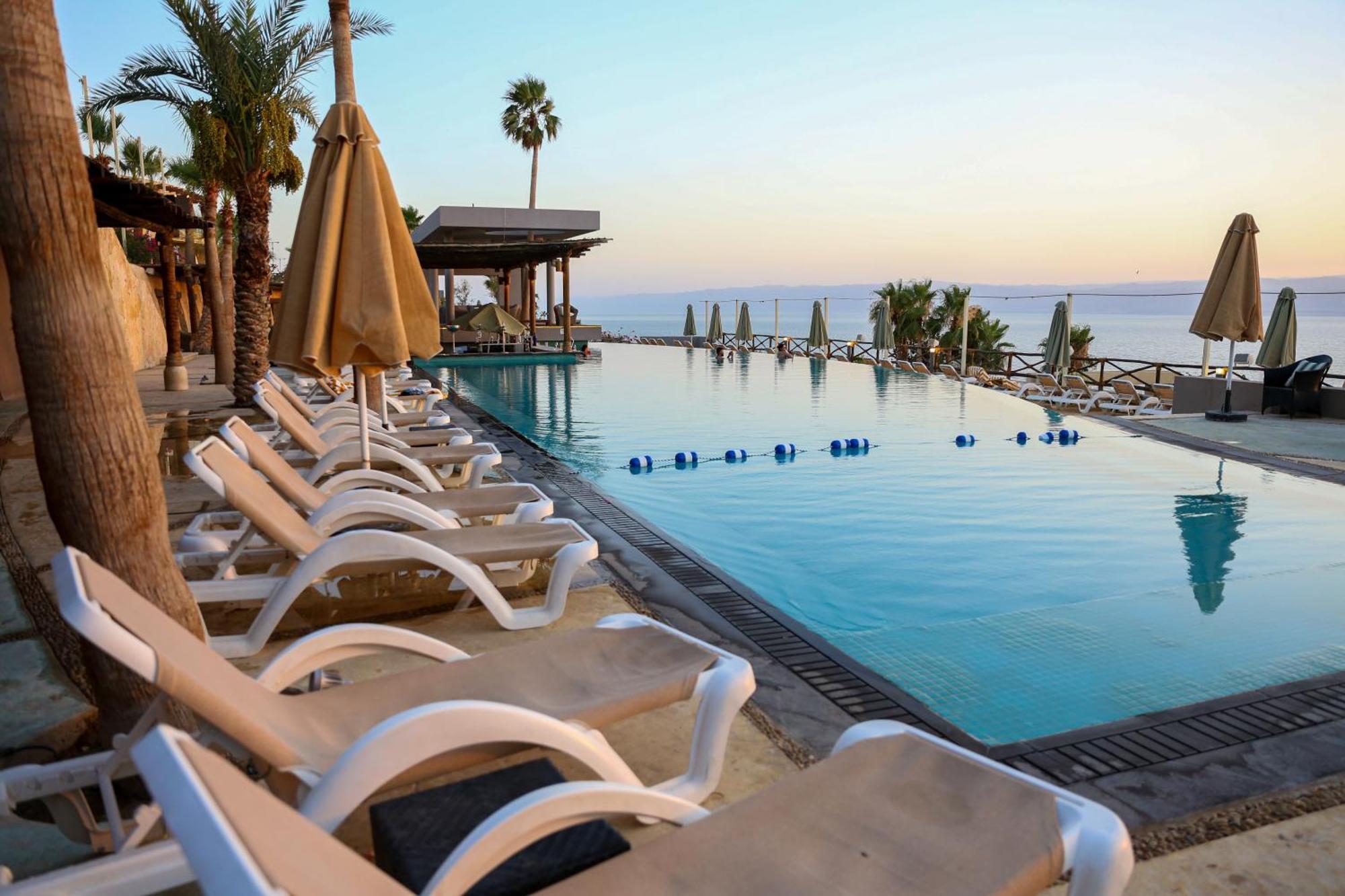 O Beach Hotel & Resort Sweimeh Exterior foto